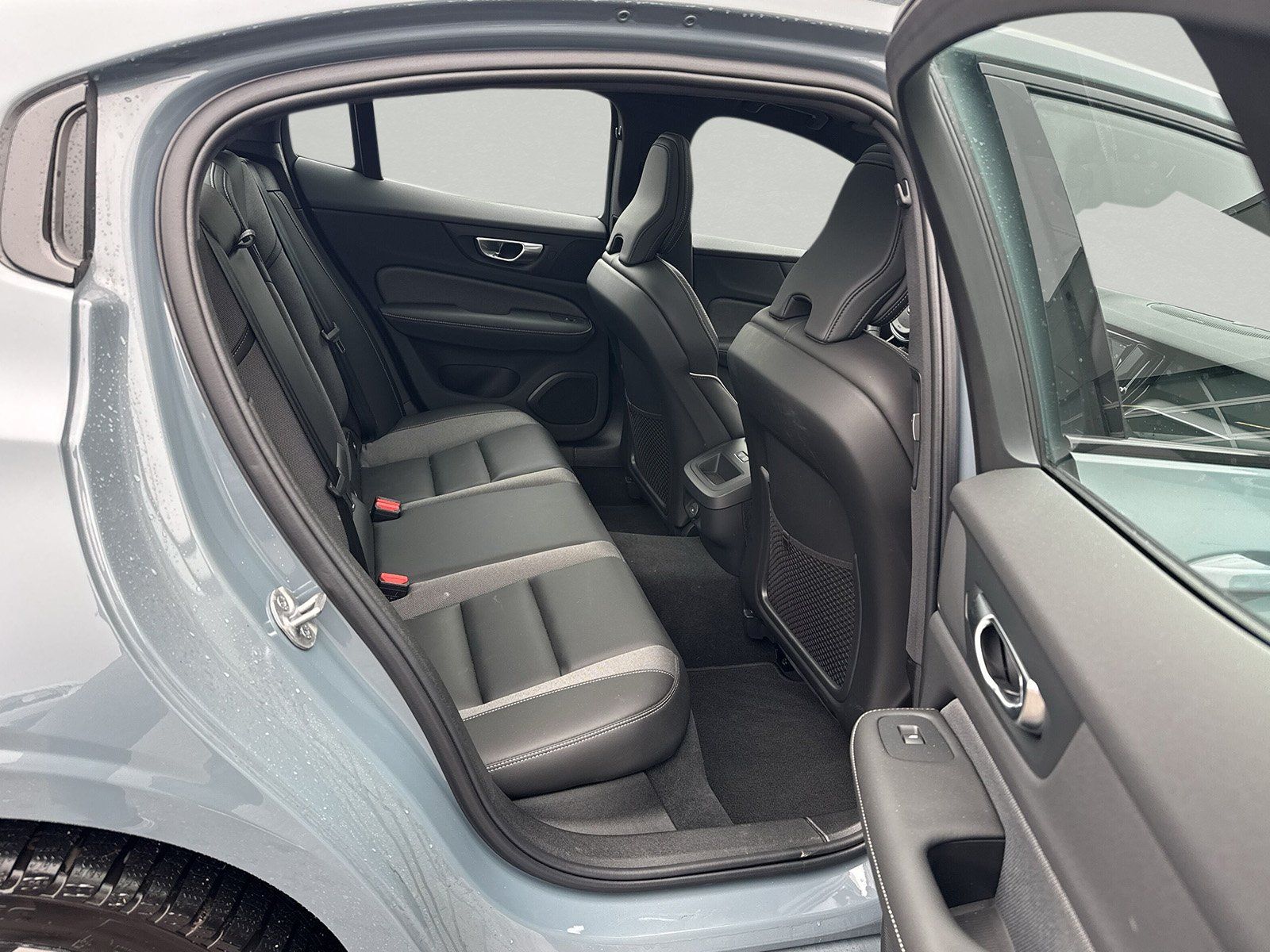 Volvo S60 B4 Benzin MHEV Plus Dark *PANO+Standheiz*