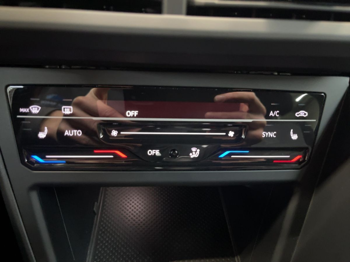Volkswagen Taigo 1.0 TSI R-Line - Samsaru's Car Outlet