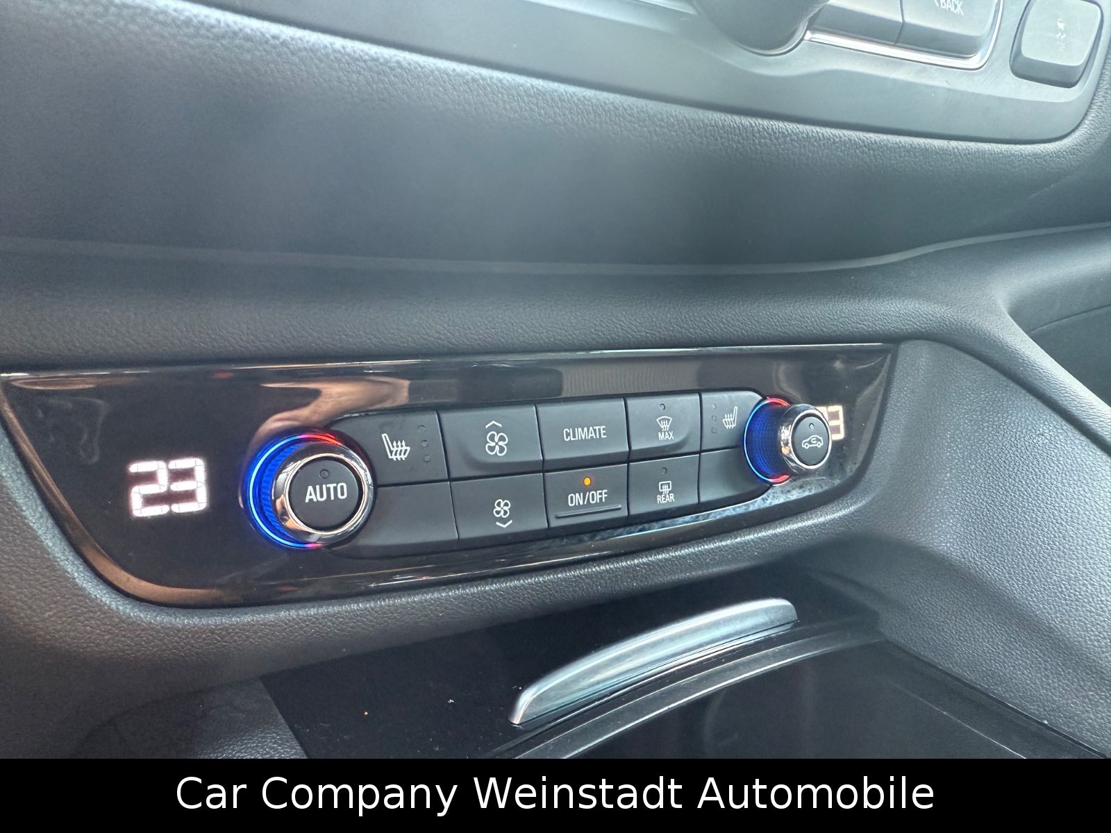 Opel Insignia B Sports Tourer Business Elegance - Samsaru's Car Outlet