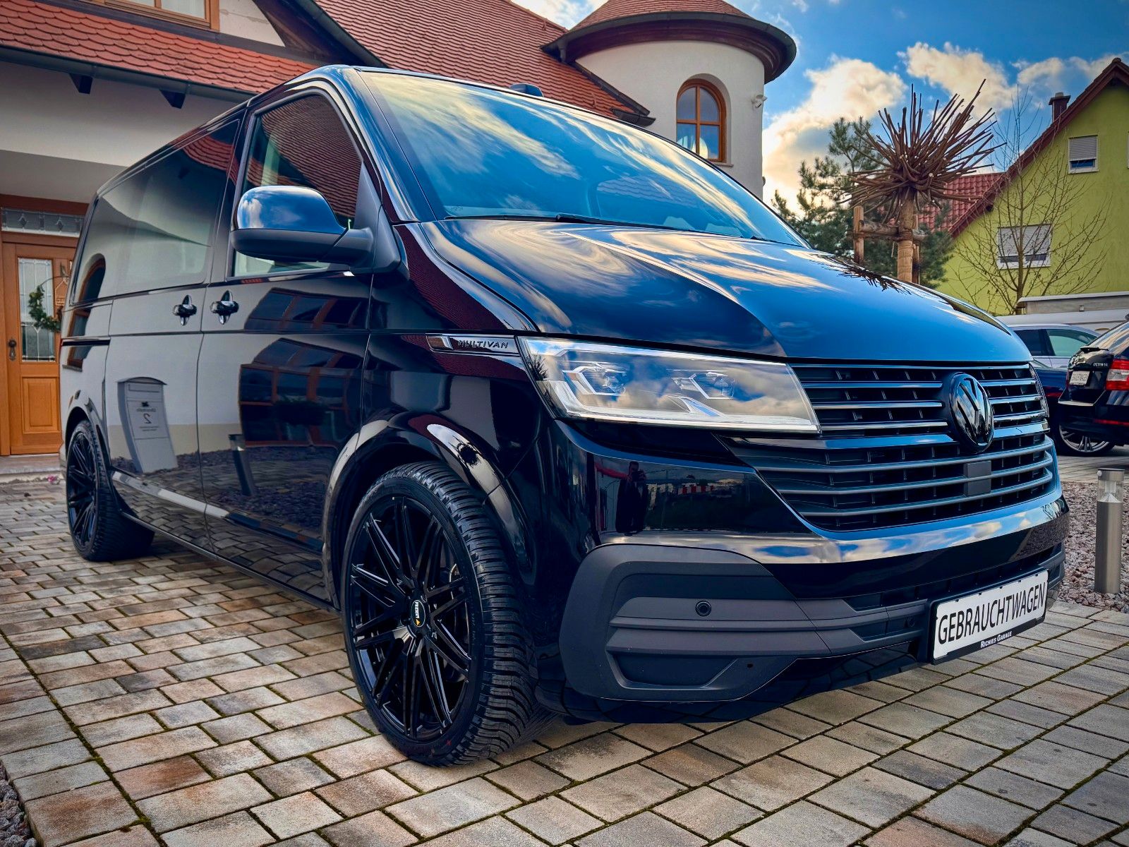 Volkswagen T6.1 Multivan 4Motion Black Beauty - Samsaru's Car Outlet