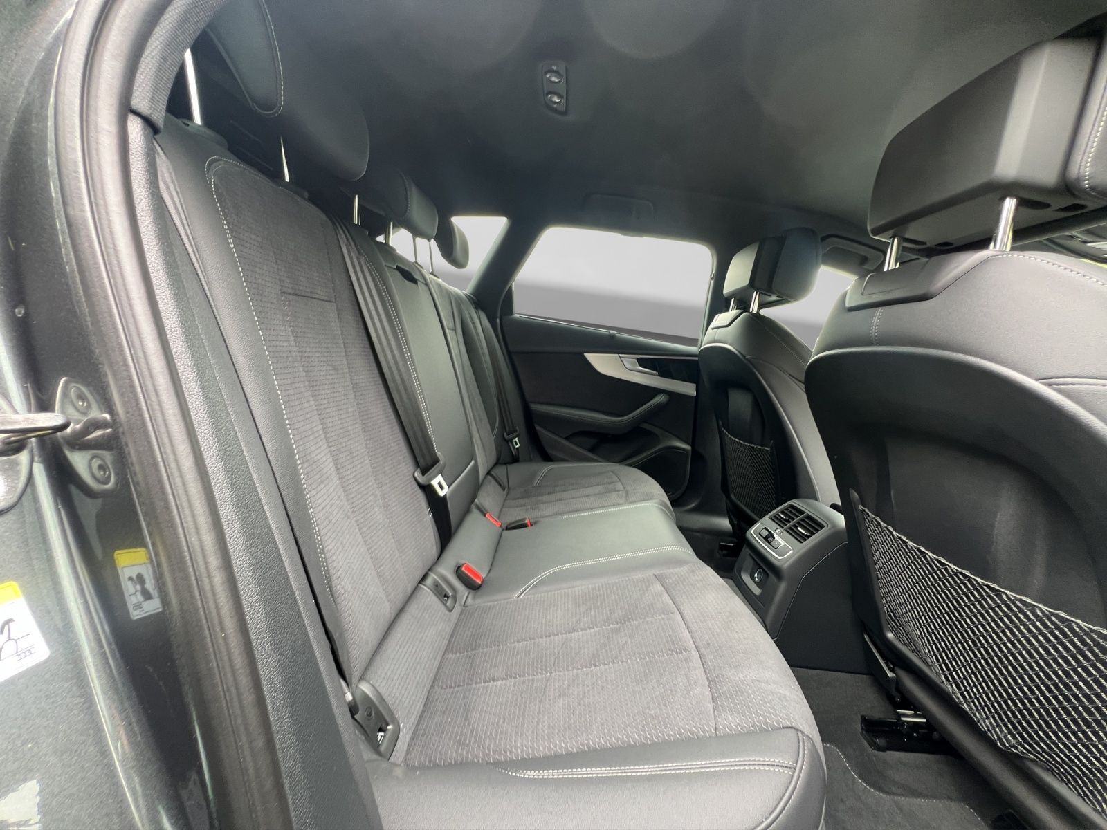 Audi A4 Avant 40 TFSI Q 2x S LINE MATRIX AHK LM19 KAM