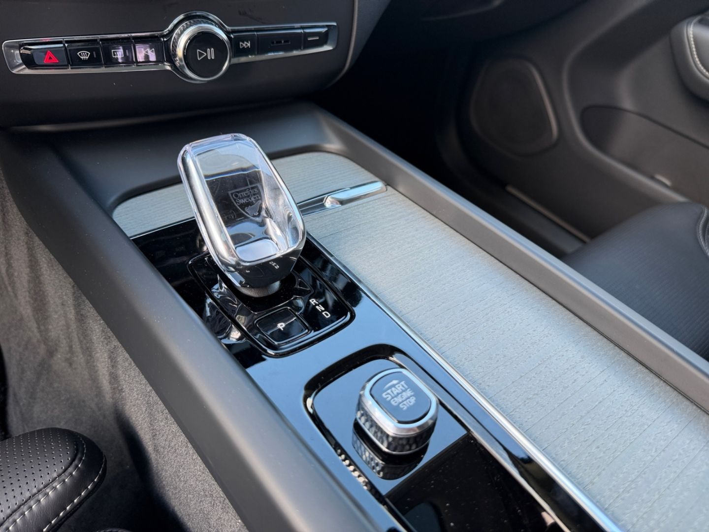 Volvo XC60 Ultra Dark AWD B5 Benzin EU6d HUD AD AHK Di