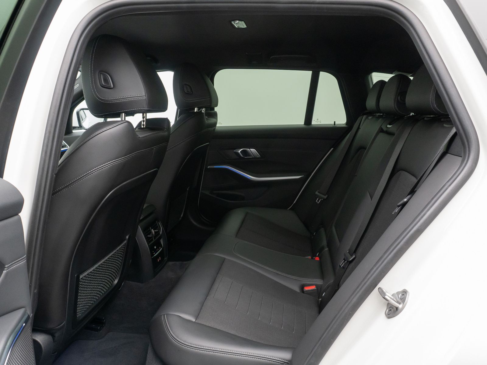 BMW 330i Sport Line - Samsaru's Car Outlet