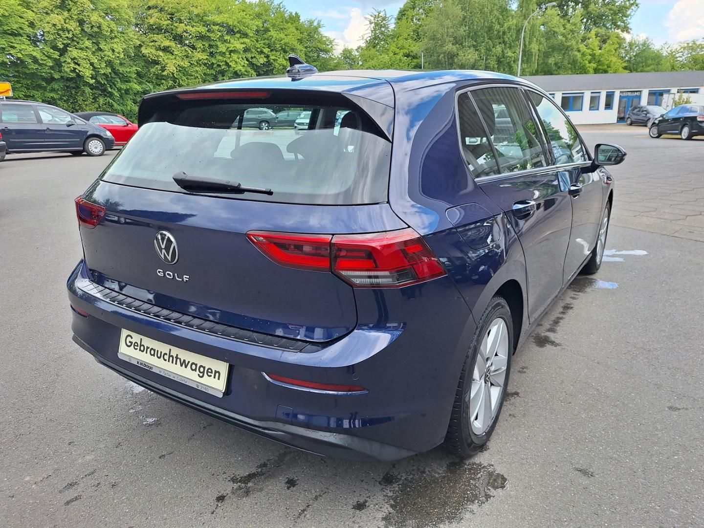 Volkswagen Golf Life 2.0 TDI DSG - Samsaru's Car Outlet