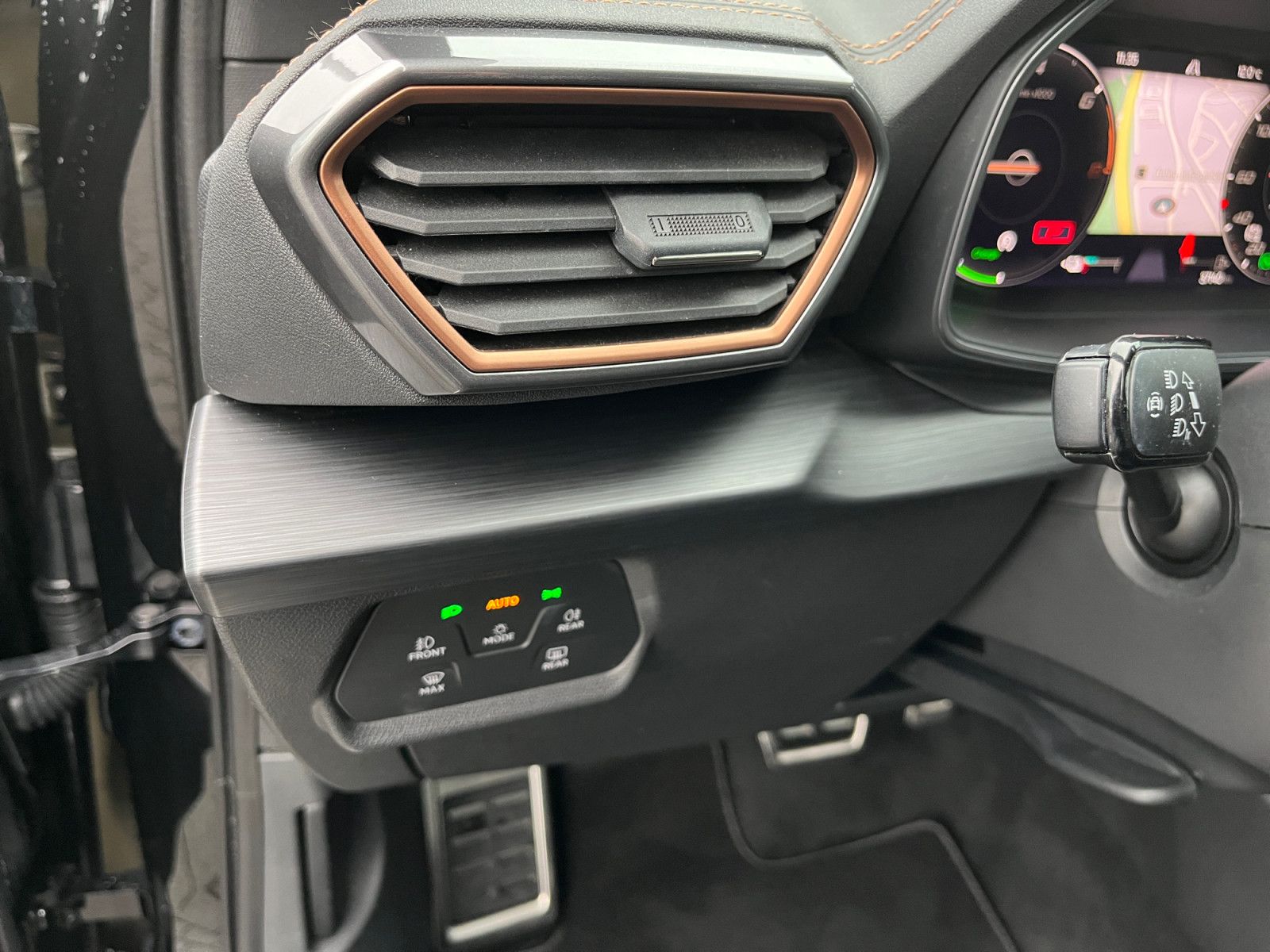 Cupra Formentor 1.4 e-HYBRID DSG VZ LED AHK Pano Navi