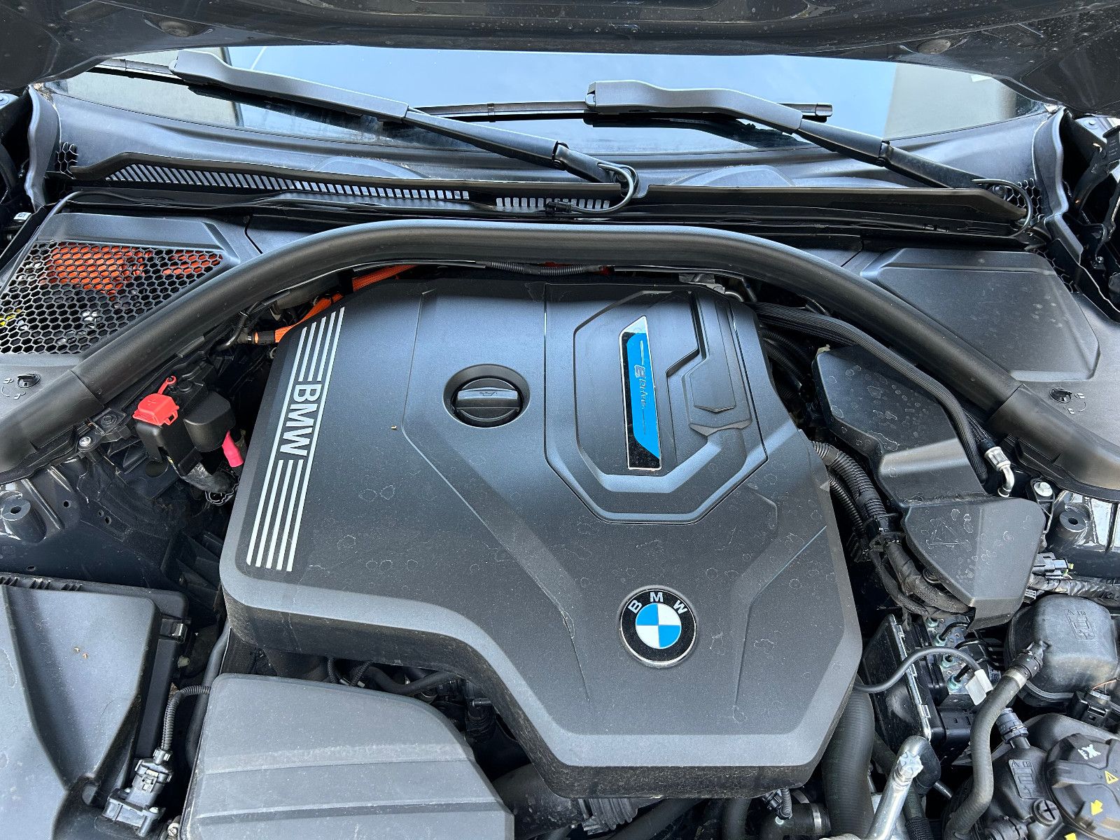 BMW 330 e xDrive,AHK,Leder,el. Sitz,Head Up,Glasdach