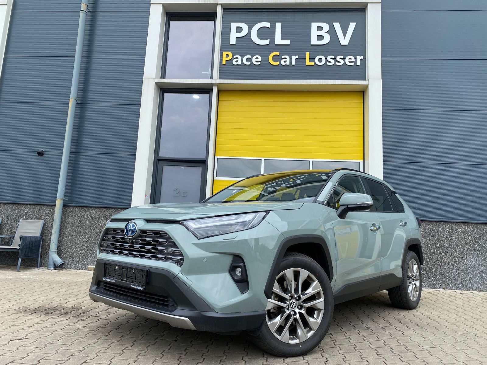 Toyota RAV 4 2.5 Executive Hybrid 4WD - Samsaru's Car Outlet