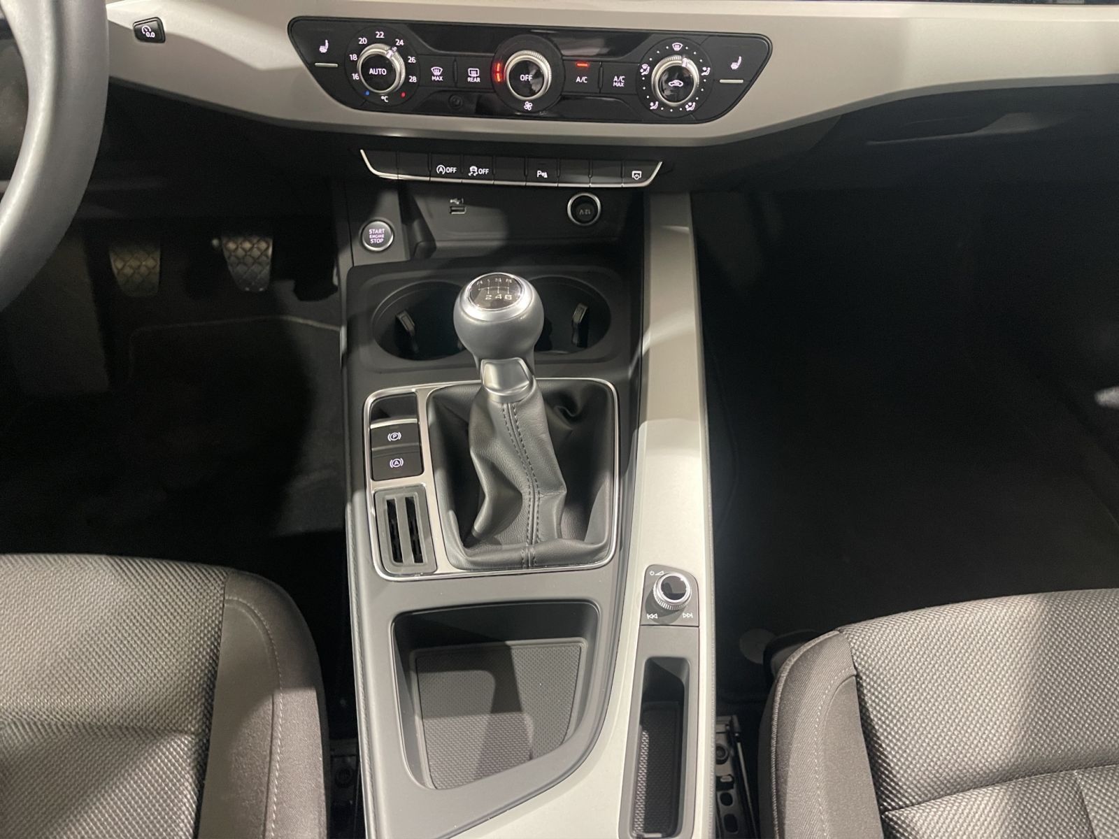 Audi A4 Avant 35 TFSI - Samsaru's Car Outlet