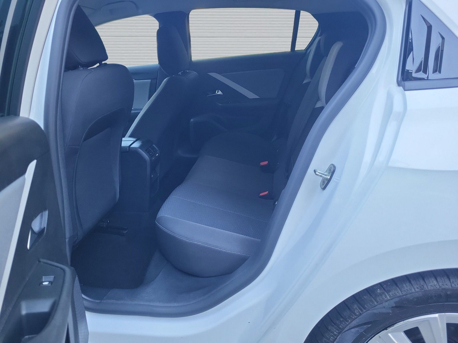 Opel Astra 1.2 Business Edition - Samsaru's Car Outlet