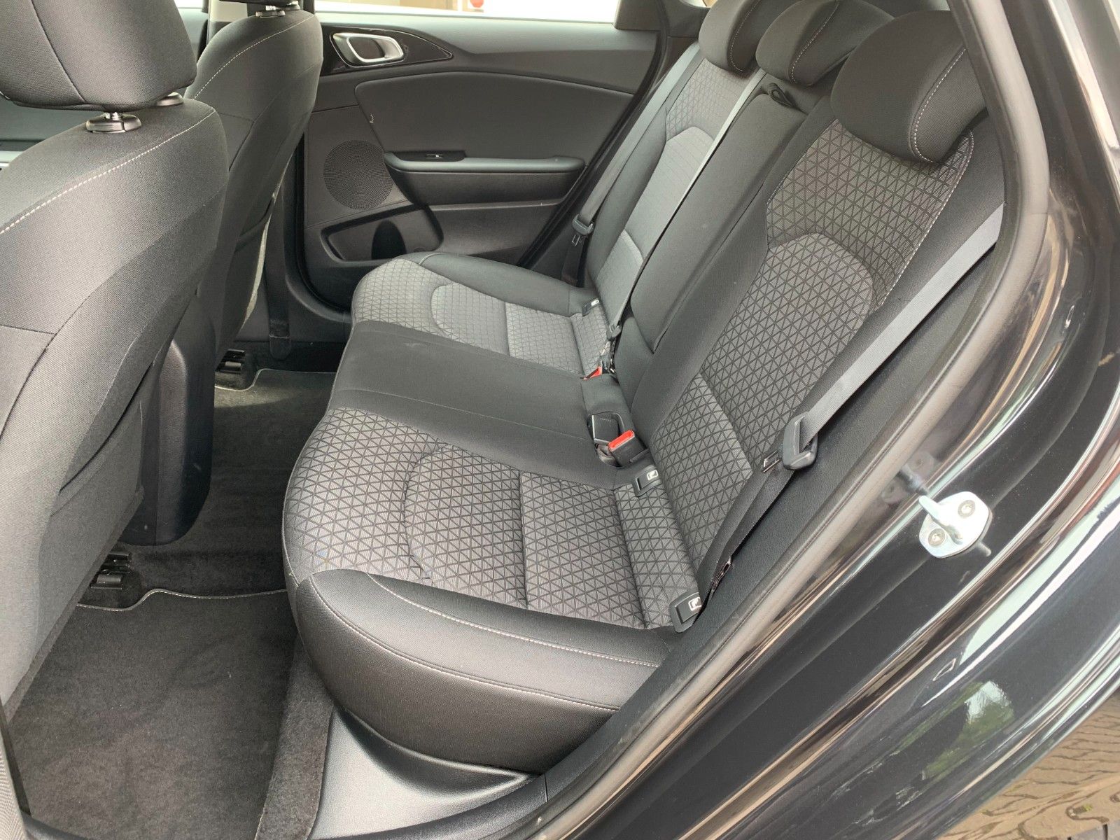 Kia Ceed - Samsaru's Car Outlet