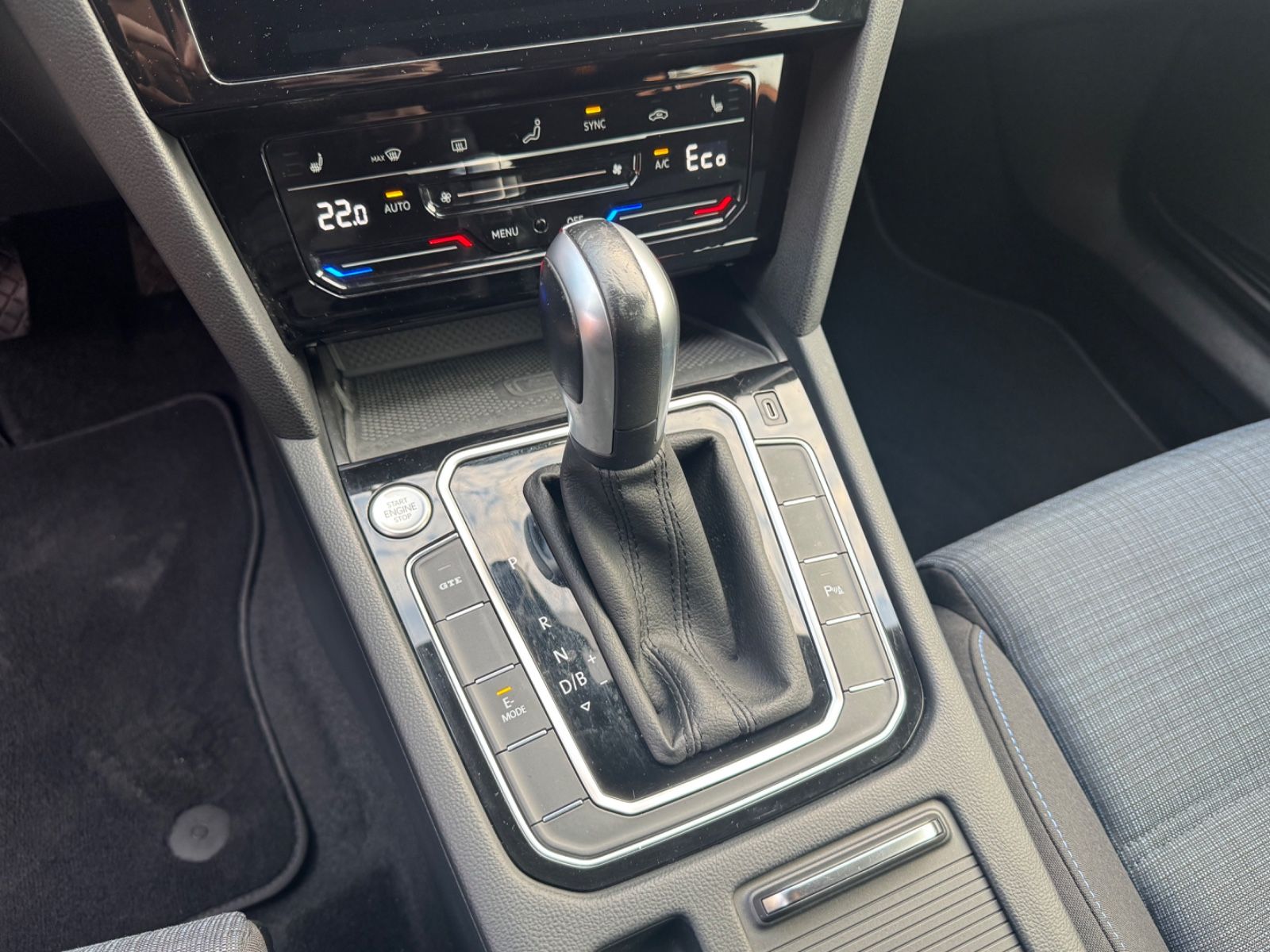 Volkswagen Passat Variant GTE DSG - Samsaru's Car Outlet