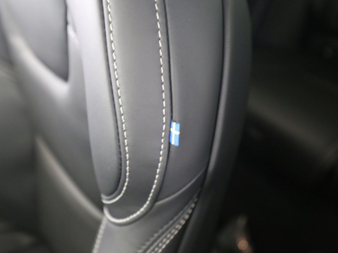 Volvo XC60 T6 Ultra Black Edition Plug-In Hybrid AWD - Samsaru's Car Outlet