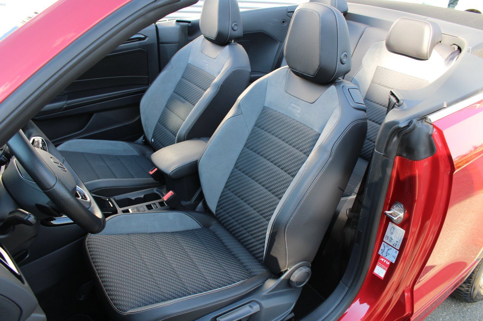 Volkswagen T-Roc 1.5 TSI DSG R-Line - Samsaru's Car Outlet
