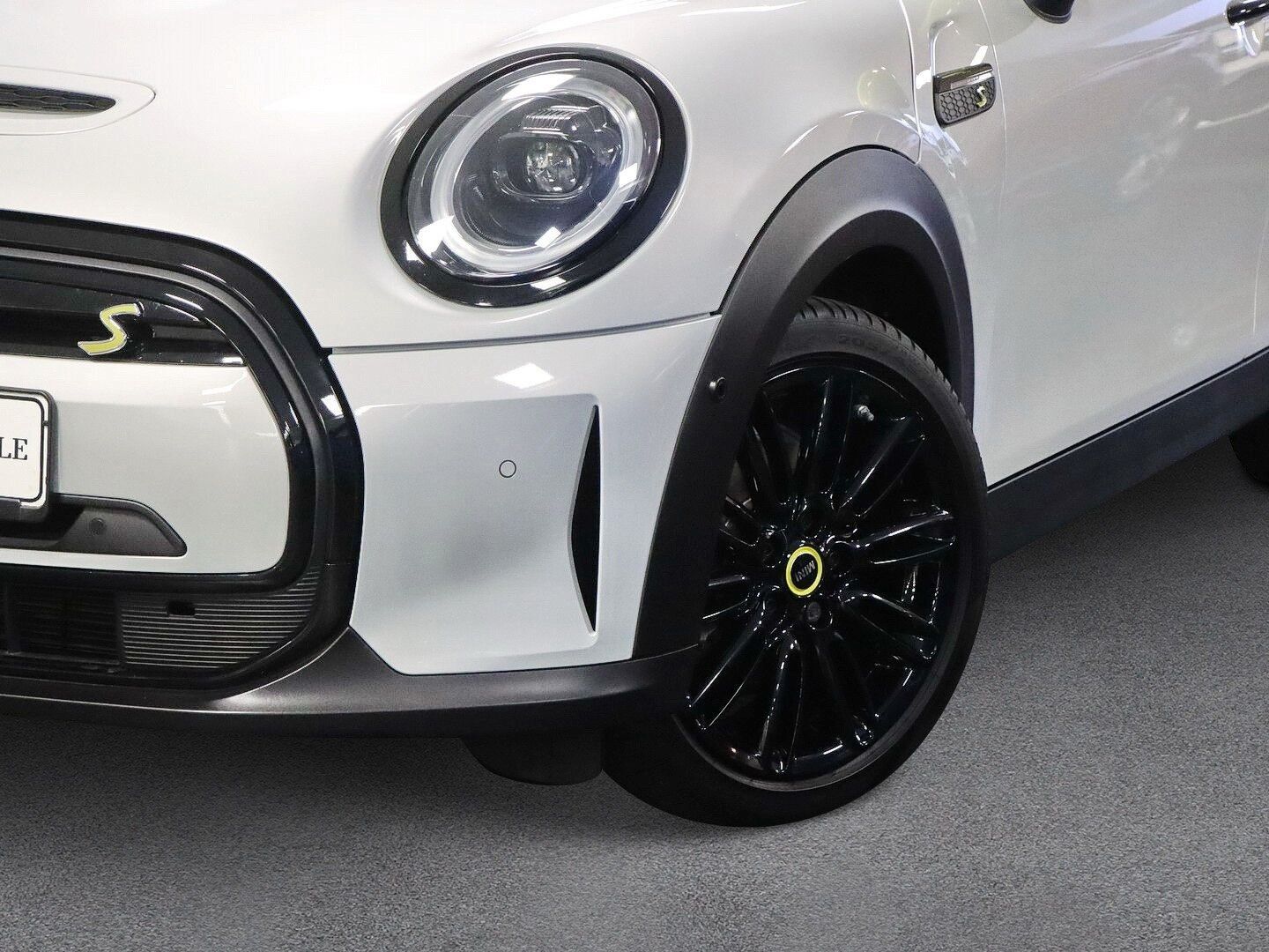 MINI Cooper SE Classic - Samsaru's Car Outlet