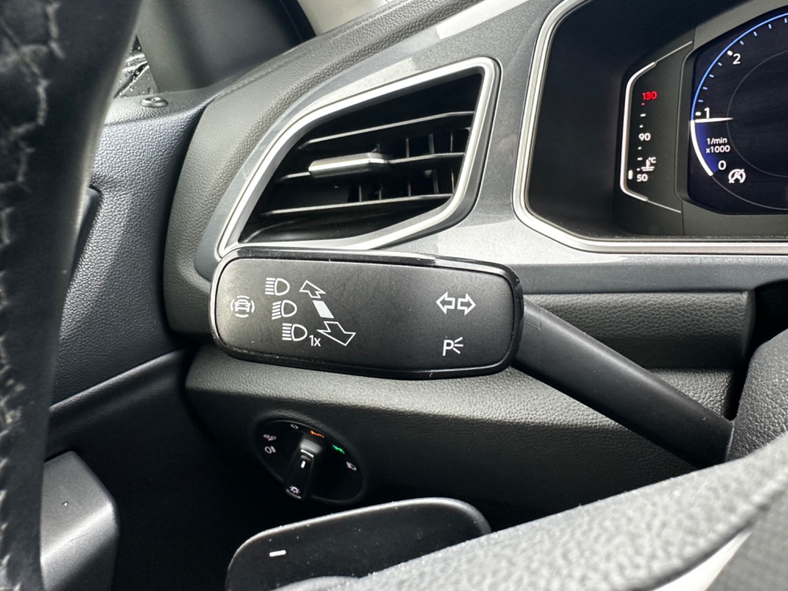 Volkswagen T-Roc 2.0 - Samsaru's Car Outlet