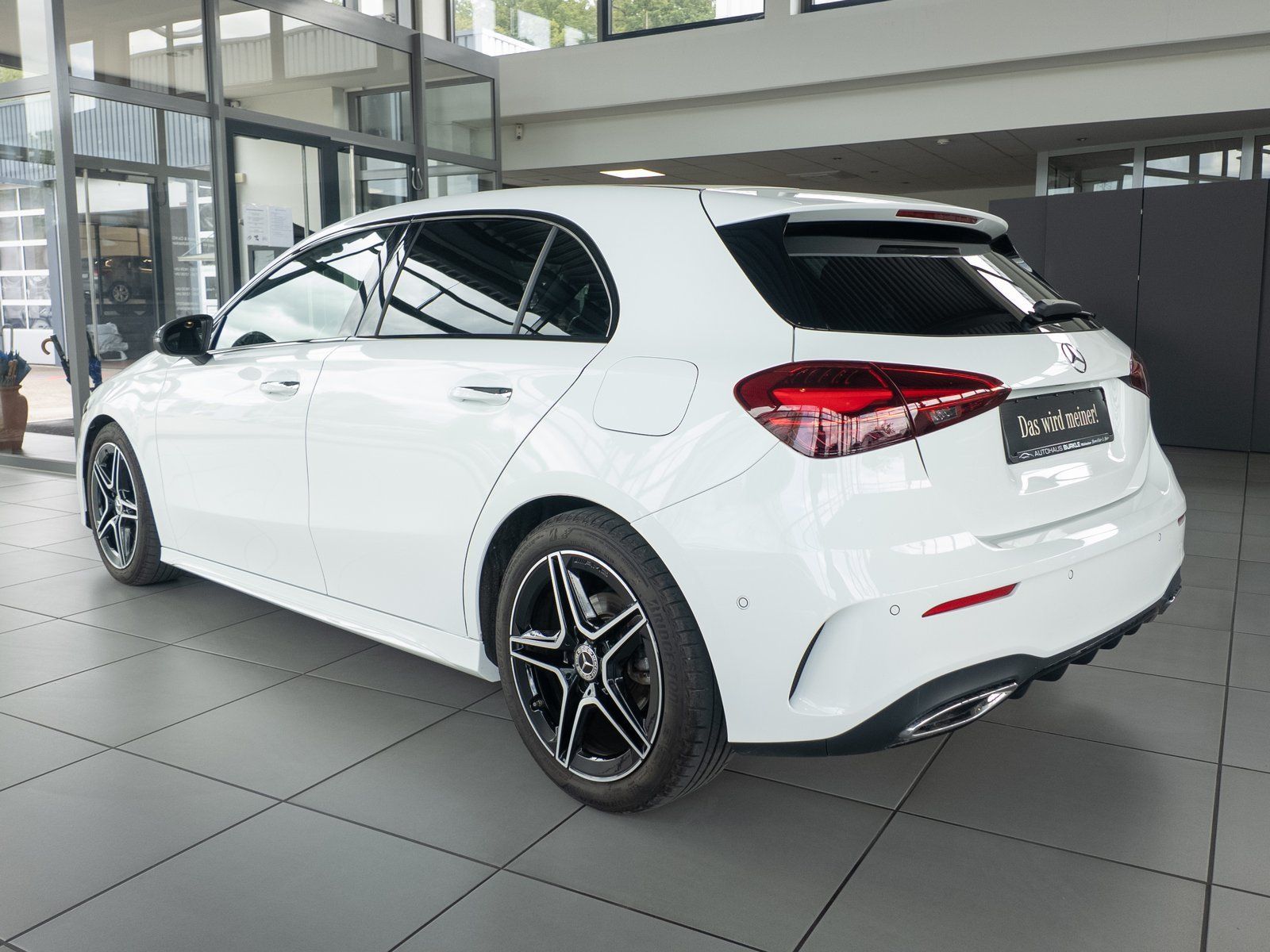 Mercedes-Benz A180 AMG Advanced - Samsaru's Car Outlet