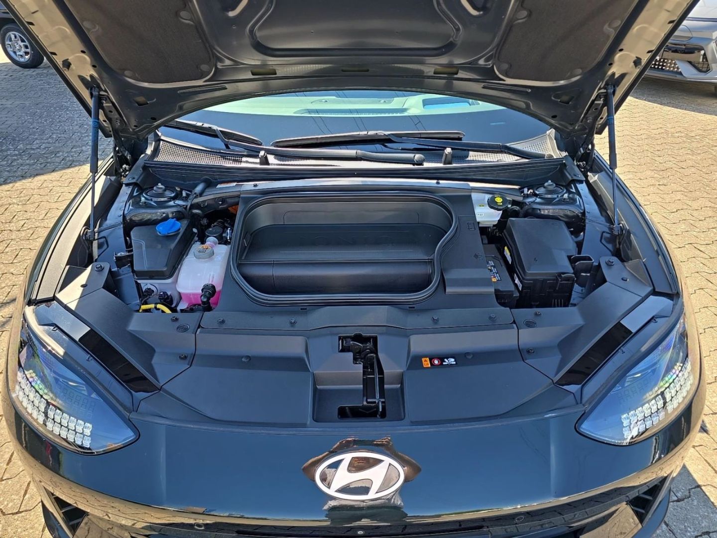 Hyundai IONIQ 6 Uniq Elektro 4WD 77 HUD StandHZG Navi Le
