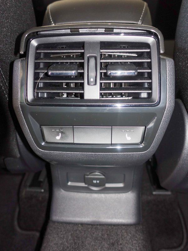 Skoda Karoq 2.0TDI DSG 4x4 Sportline * 5 Jahre Garanti