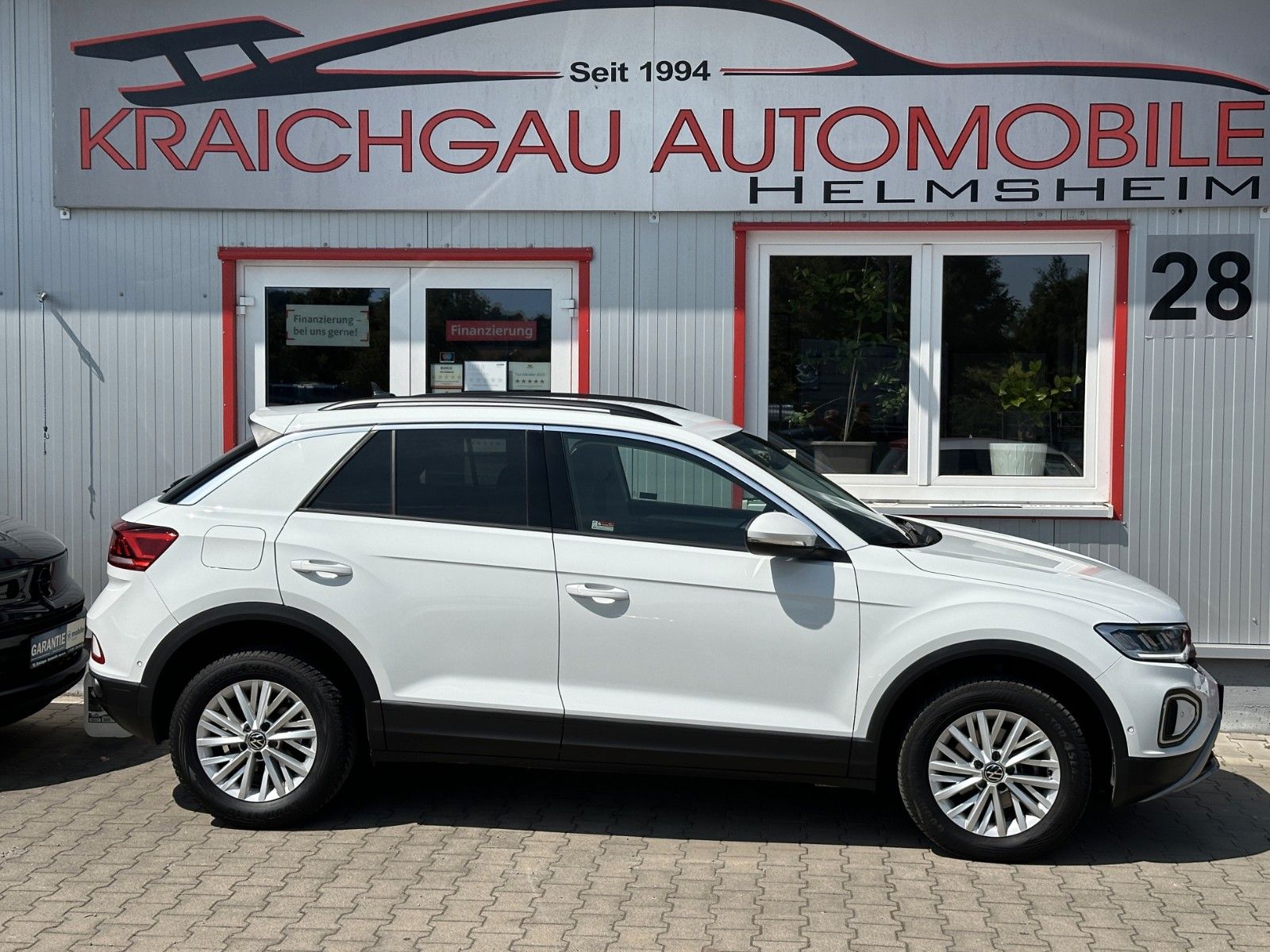 Volkswagen T-Roc Life - Samsaru's Car Outlet