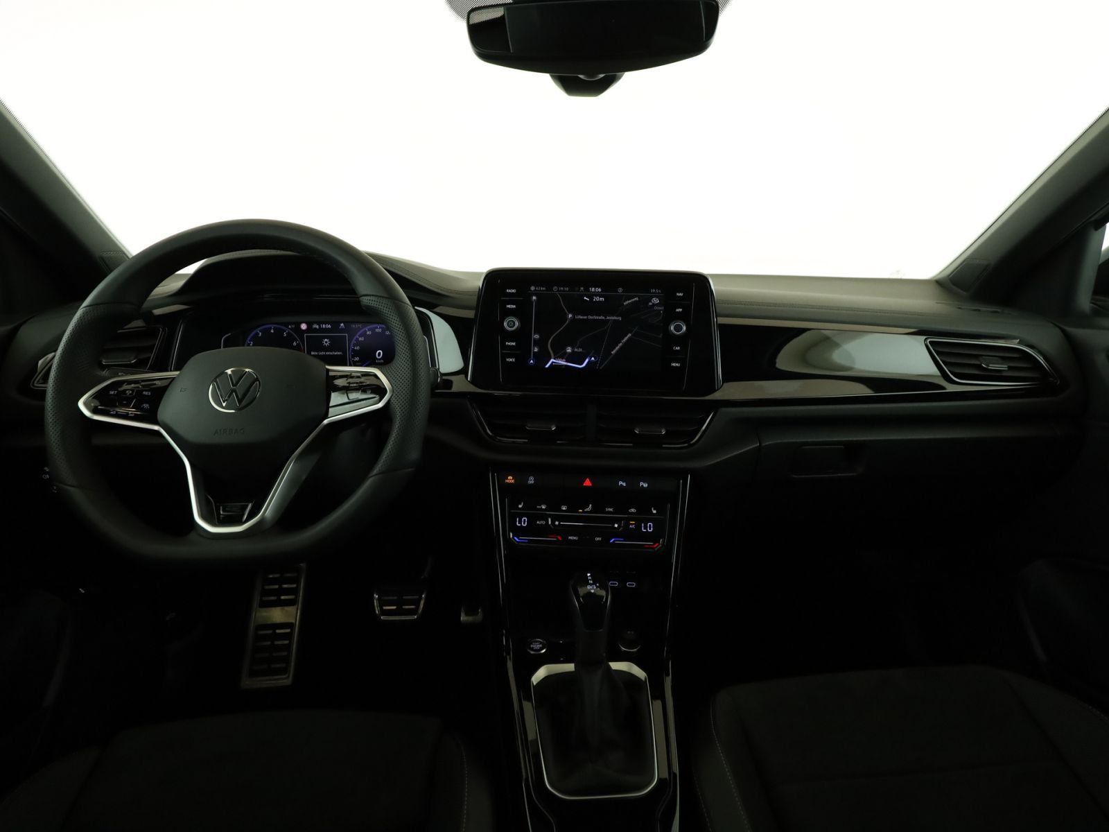 Volkswagen T-Roc 1.5 TSI R-Line - Samsaru's Car Outlet