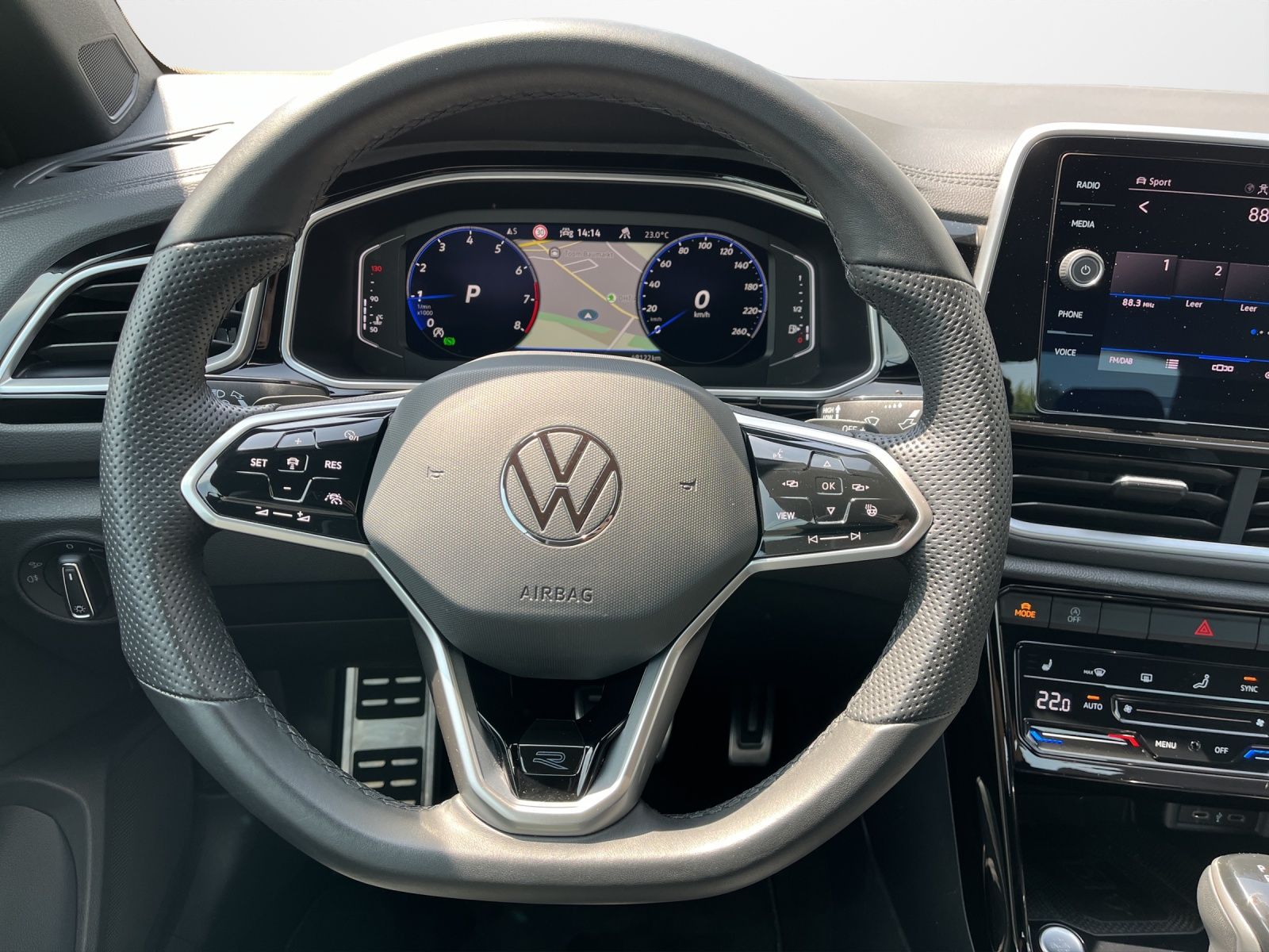 Volkswagen T-Roc Cabriolet 1.5 TSI DSG R-Line - Samsaru's Car Outlet