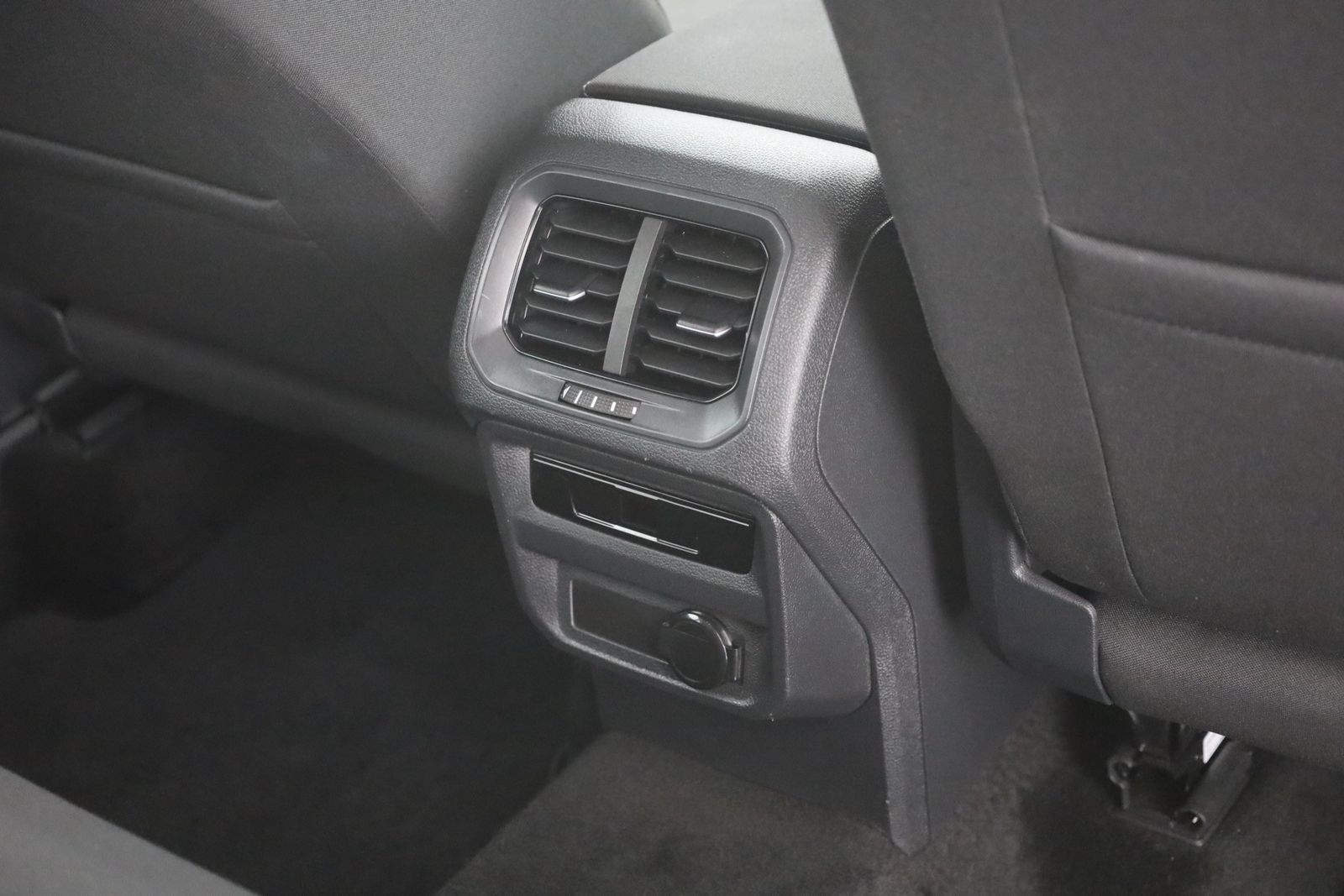 Volkswagen Tiguan 2.0 TSI 4Motion Life - Samsaru's Car Outlet