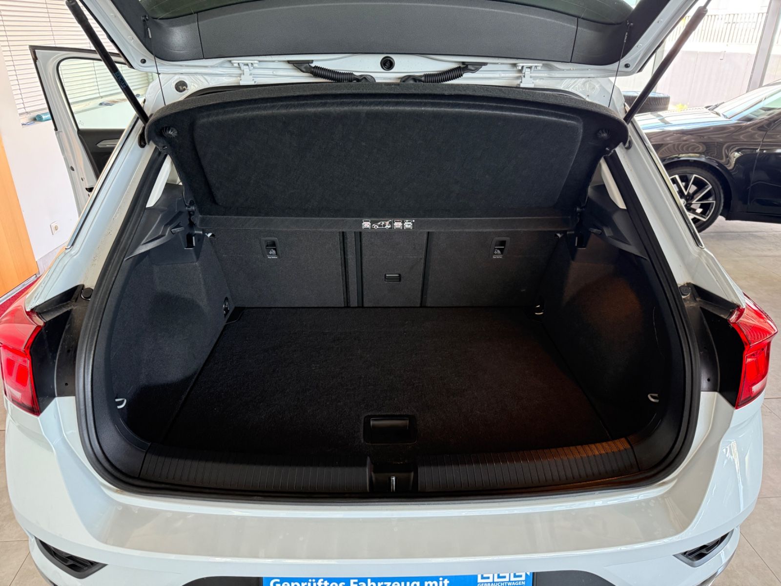 Volkswagen T-Roc Style 4Motion - Samsaru's Car Outlet