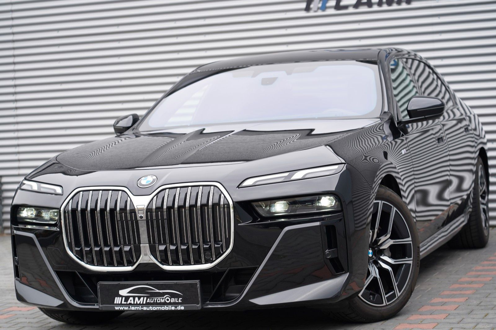 BMW 740d xDrive M Sport SKYLOUNGE ICONIC 360 HUD B&W