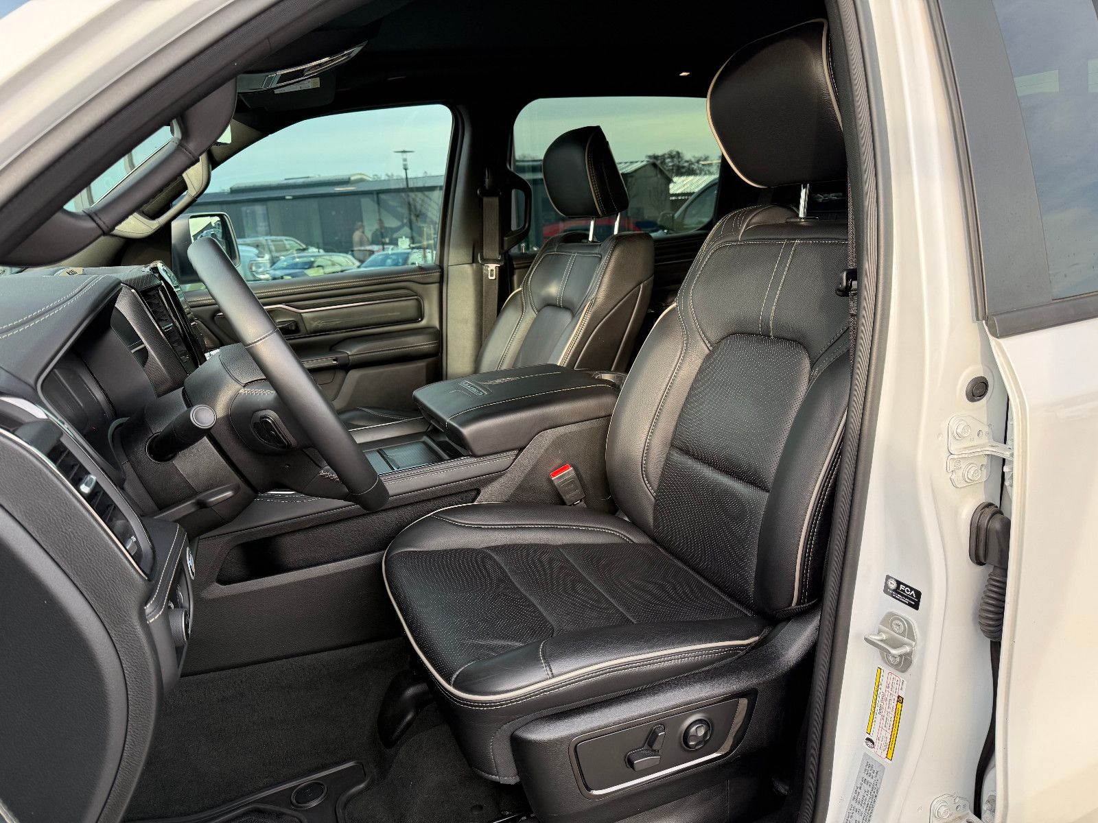 Dodge RAM 1500 Limited Night GRAIL LA CHANTI V8 VOLL