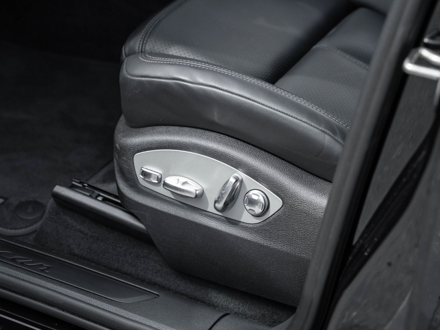 Porsche Macan - Samsaru's Car Outlet
