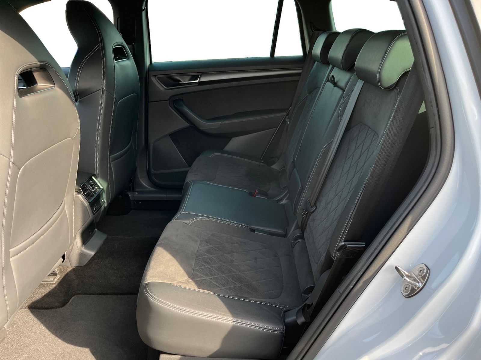 Skoda Kodiaq 2.0TDI DSG 4x4 Sportline  360° AHK Standh