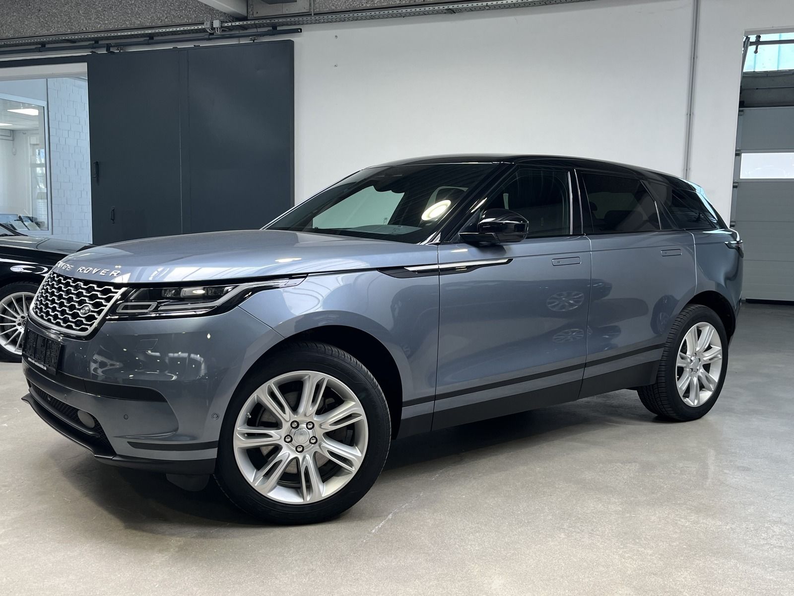 Range Rover Velar - Samsaru's Car Outlet