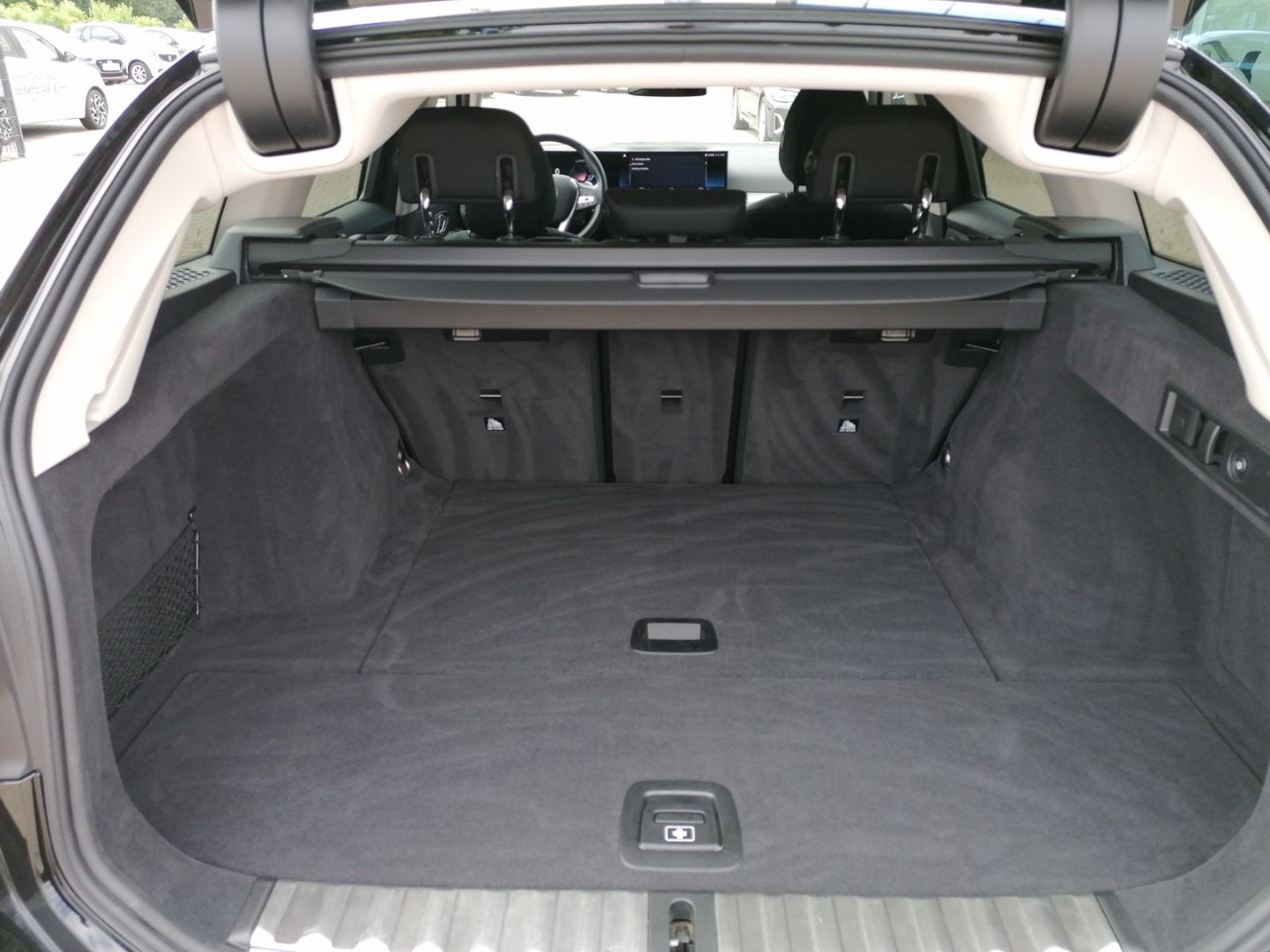 BMW 320 i Touring - Samsaru's Car Outlet