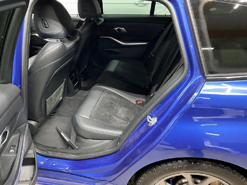 BMW 330 d xDrive M Sport - Samsaru's Car Outlet
