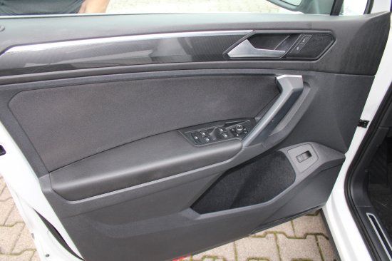 Volkswagen Tiguan 2.0 TDI 4Motion R-Line DSG Pano AHK ACC 2