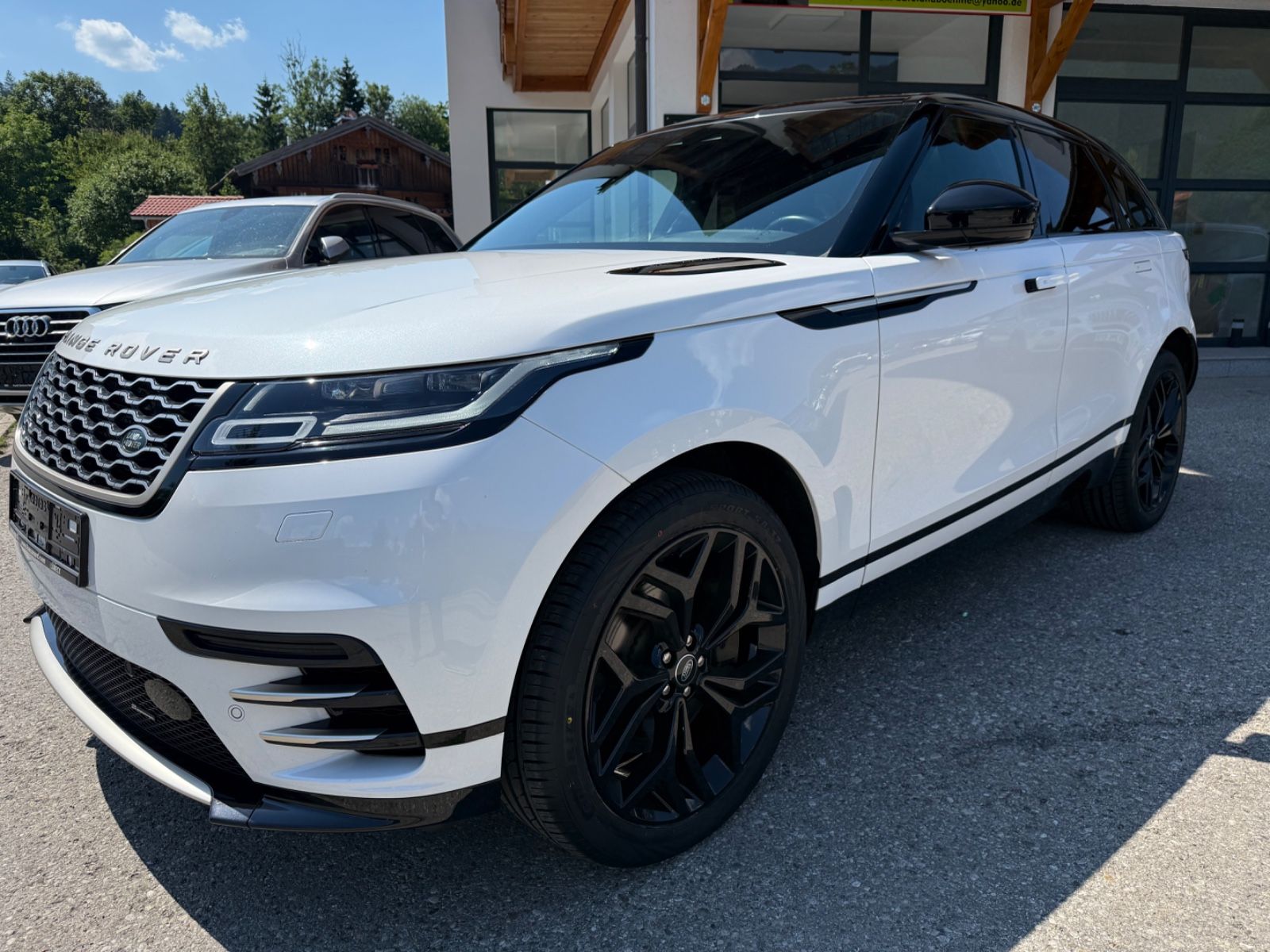 Range Rover Velar D300 Auric Edition - Samsaru's Car Outlet