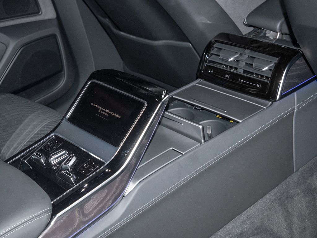 Audi A8 60 TFSI e L quattro - Samsaru's Car Outlet