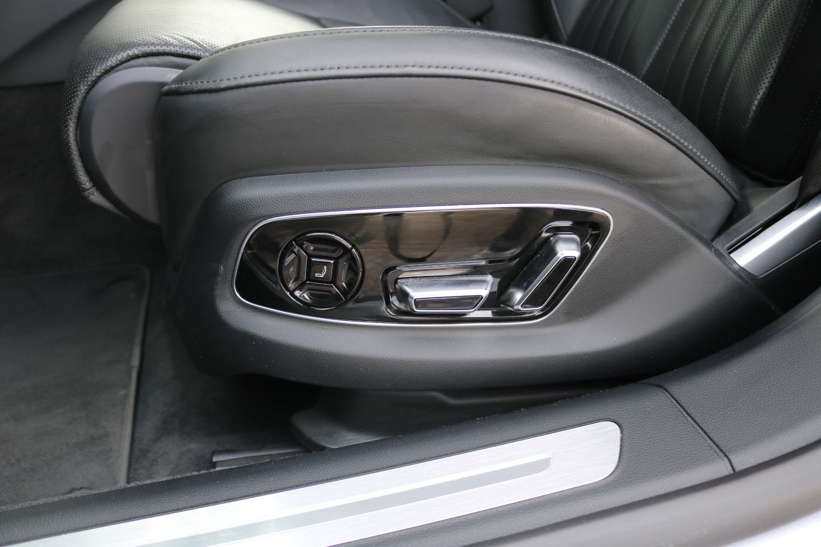 Audi A8 L 50 TDI quattro Lang - Samsaru's Car Outlet