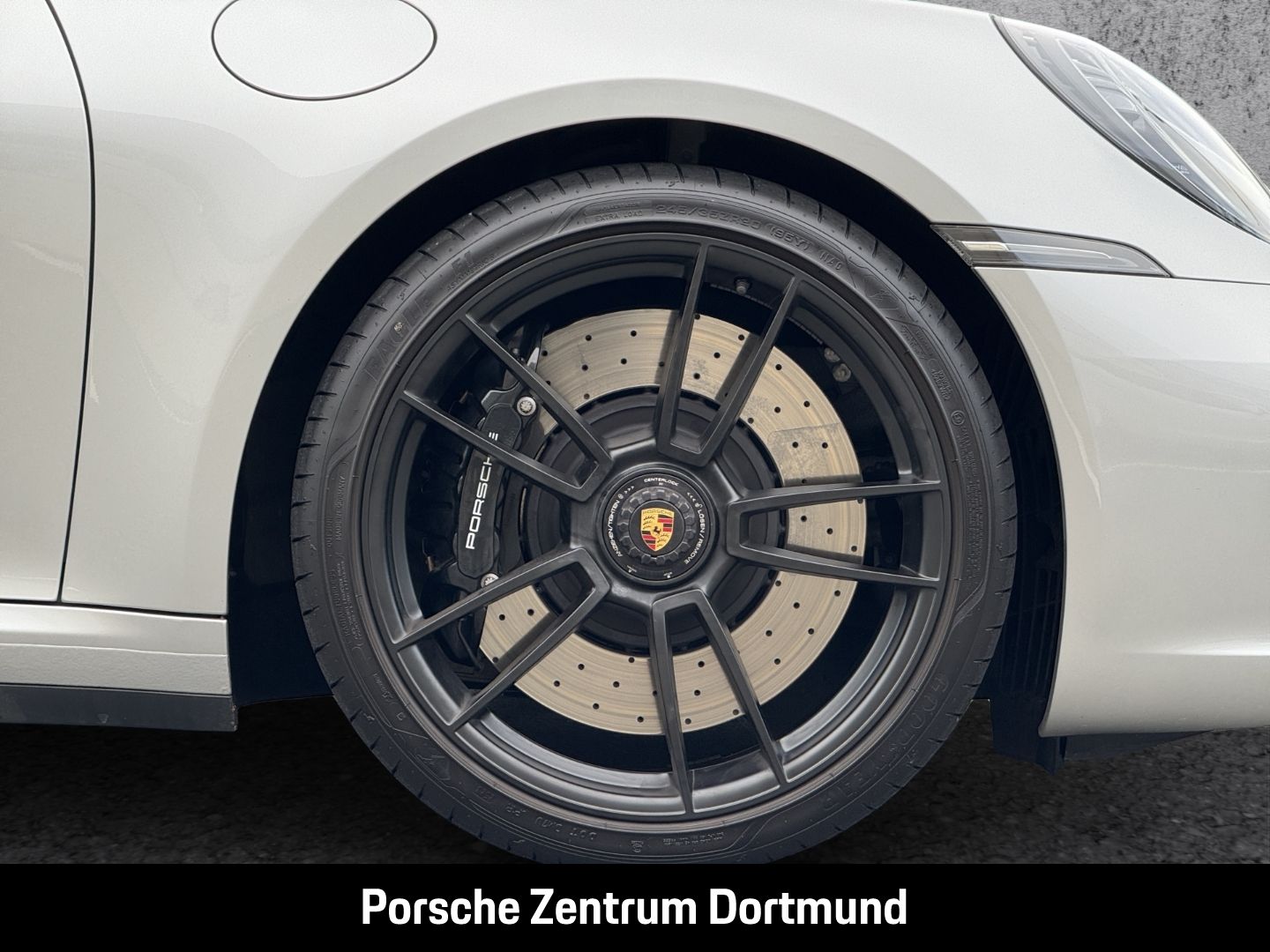 Porsche 992 911 Targa 4 GTS BOSE Sportabgasanlage LED