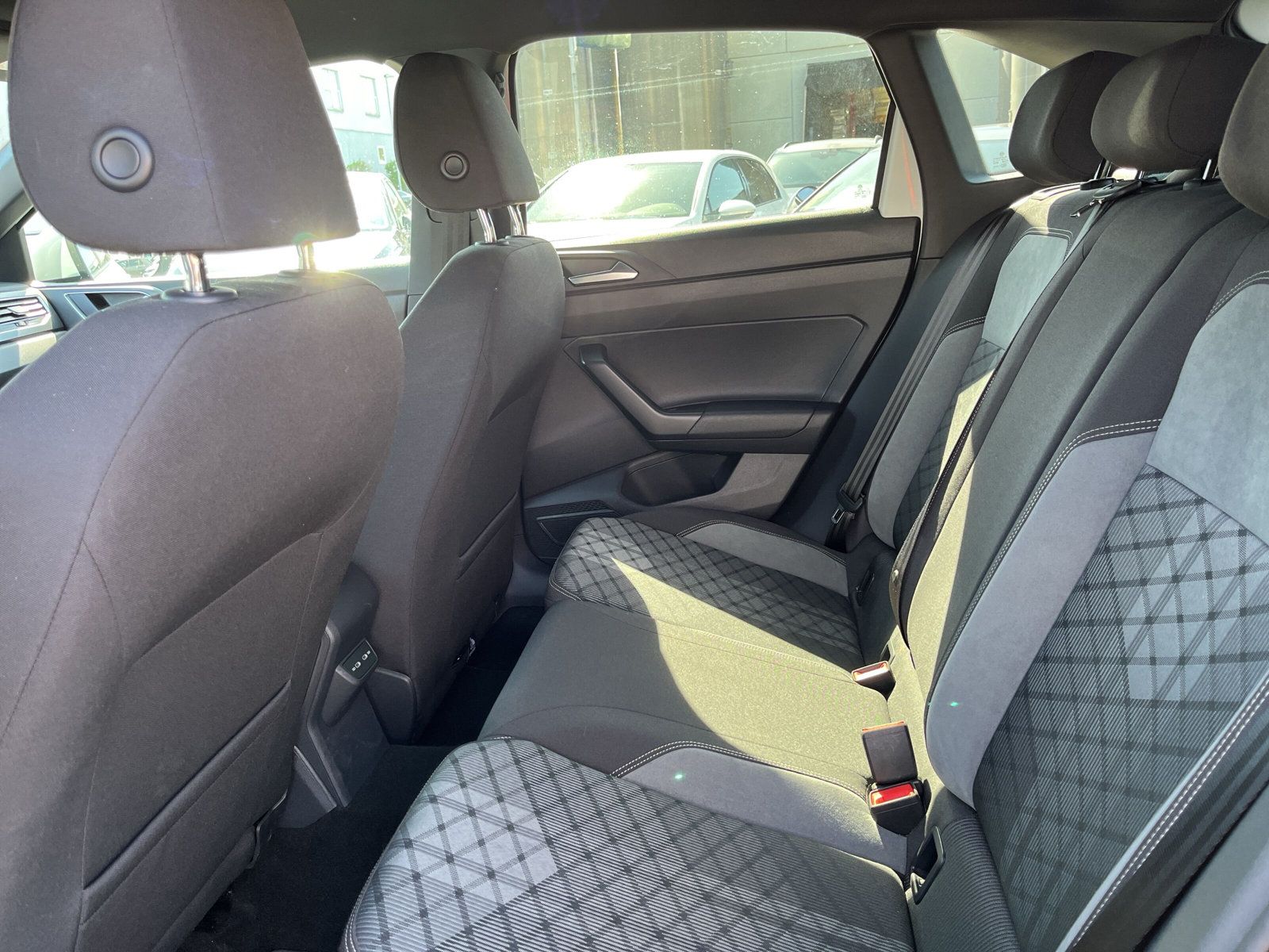 Volkswagen Taigo 1.0 TSI DSG R-Line - Samsaru's Car Outlet
