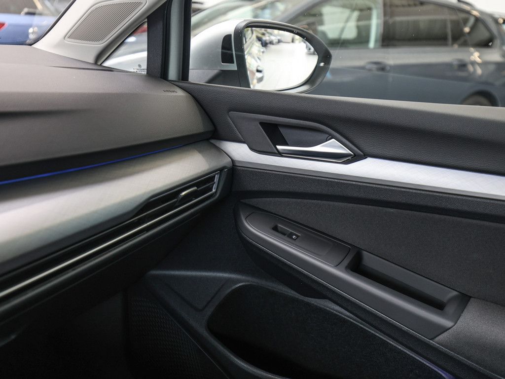 Volkswagen Golf VIII Life 1.0 l TSI - Samsaru's Car Outlet