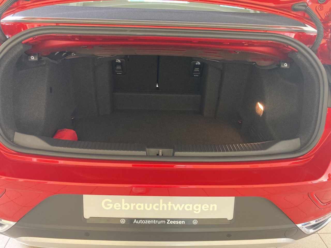Volkswagen T-Roc Cabriolet 1.5 TSI Style - Samsaru's Car Outlet