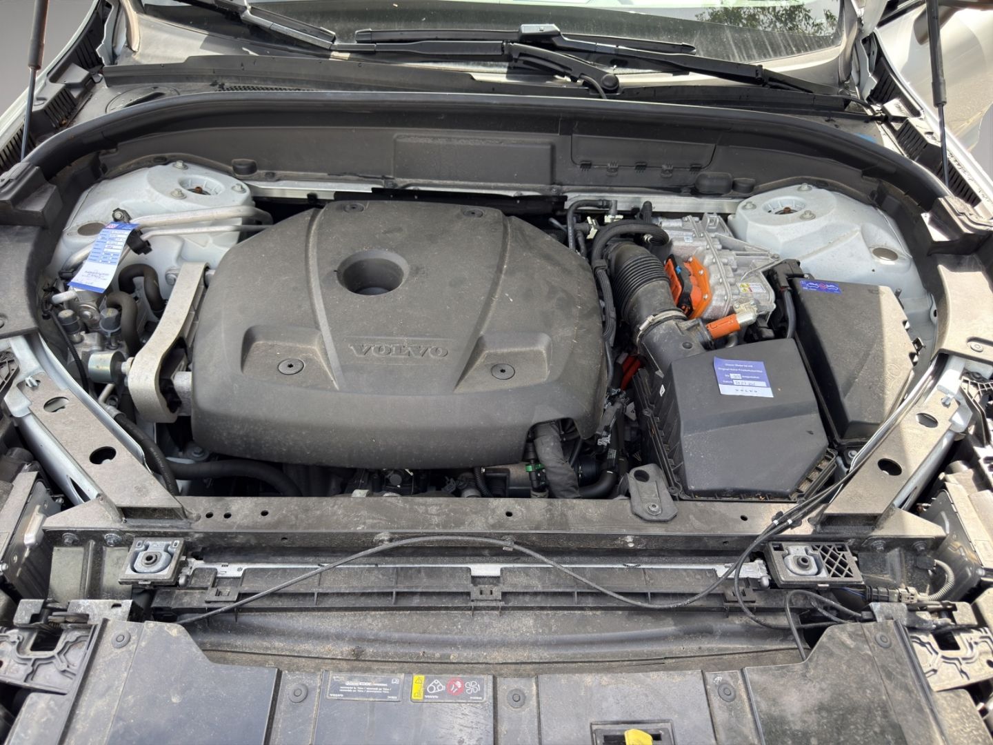 Volvo XC60 T8 AWD Ultimate Dark Recharge Plug-In Hybri