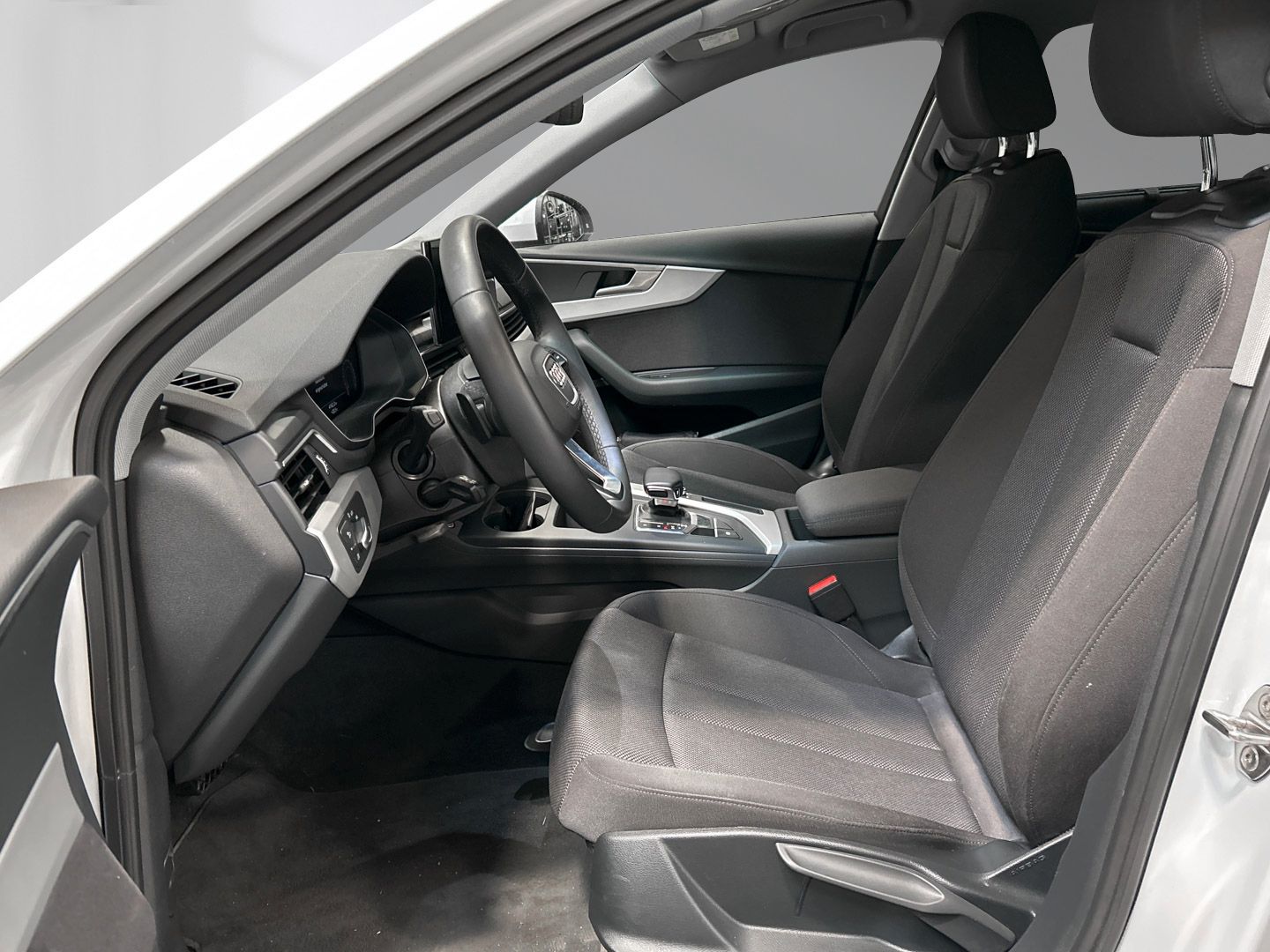 Audi A4 Avant S line 35 TFSI S tronic - Samsaru's Car Outlet