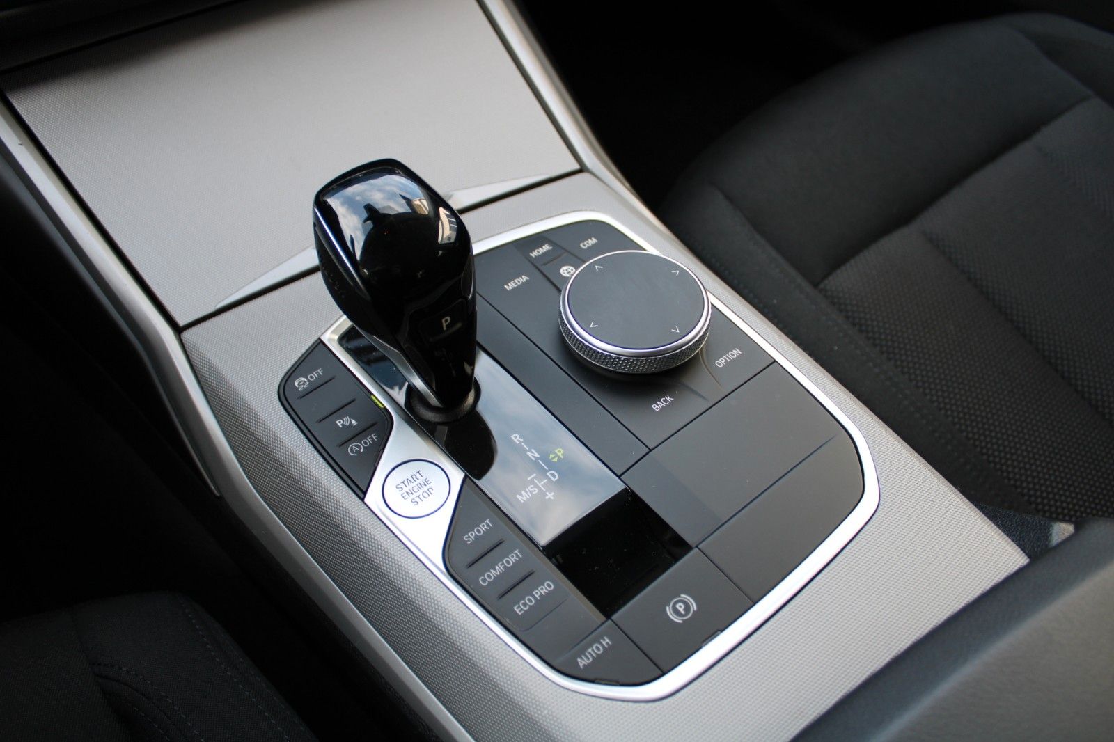 BMW 320i Lim. Advantage - Samsaru's Car Outlet