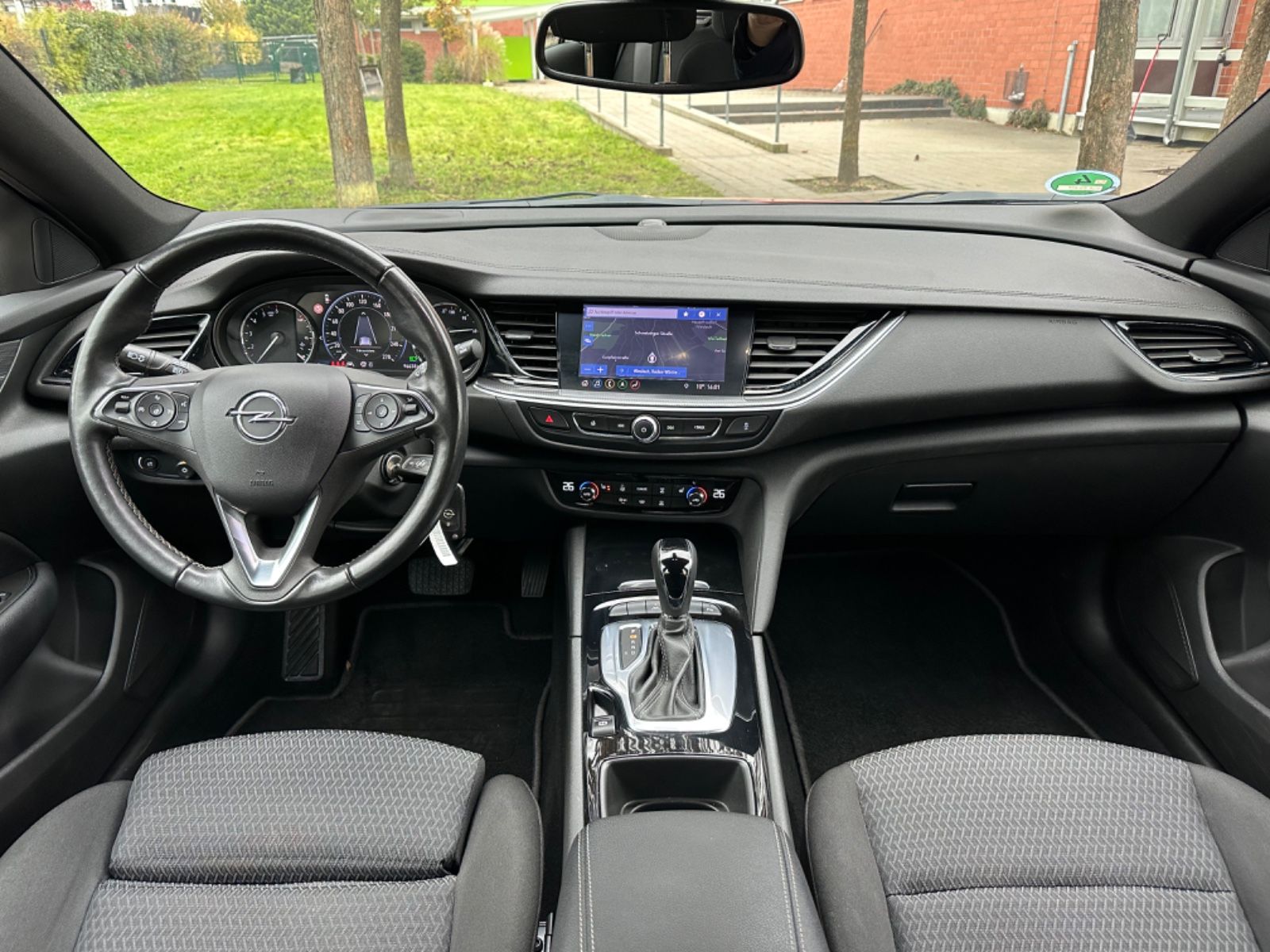 Opel Insignia Sports Business - Samsaru's Car Outlet