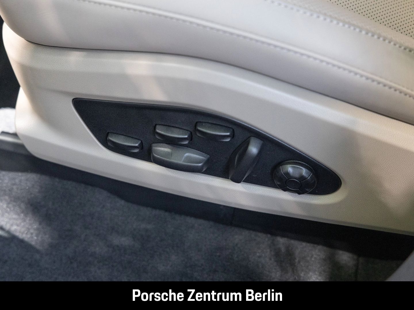 Porsche Macan 4S Burmester Rückfahrkamera Panorama LED