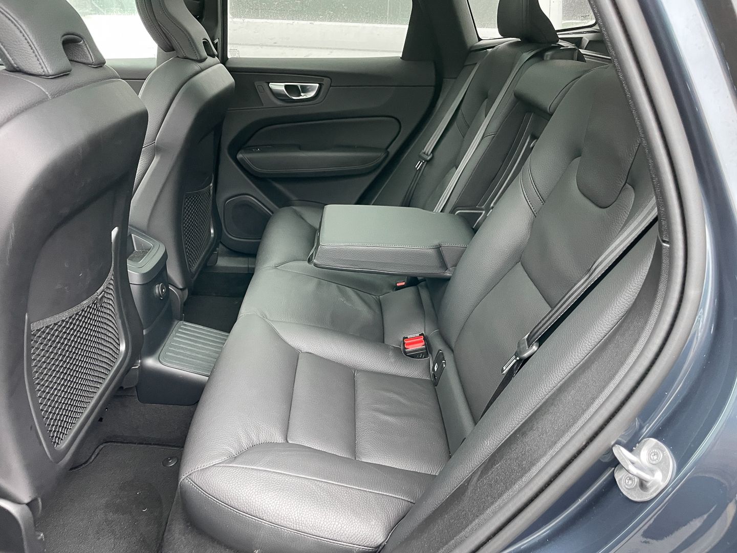 Volvo XC60 Plus Dark Recharge Plug-In Hybrid AWD T8 Tw