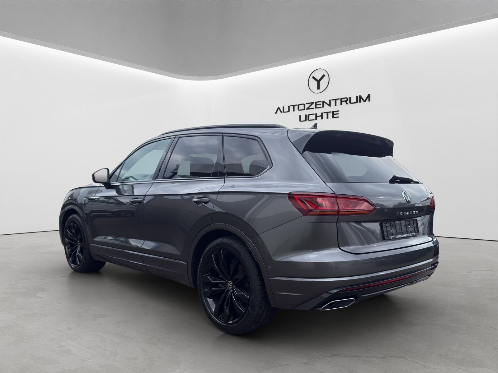 Volkswagen Touareg R-Line 4Motion BLACK/IQ-MATRIX/21"/PANO/