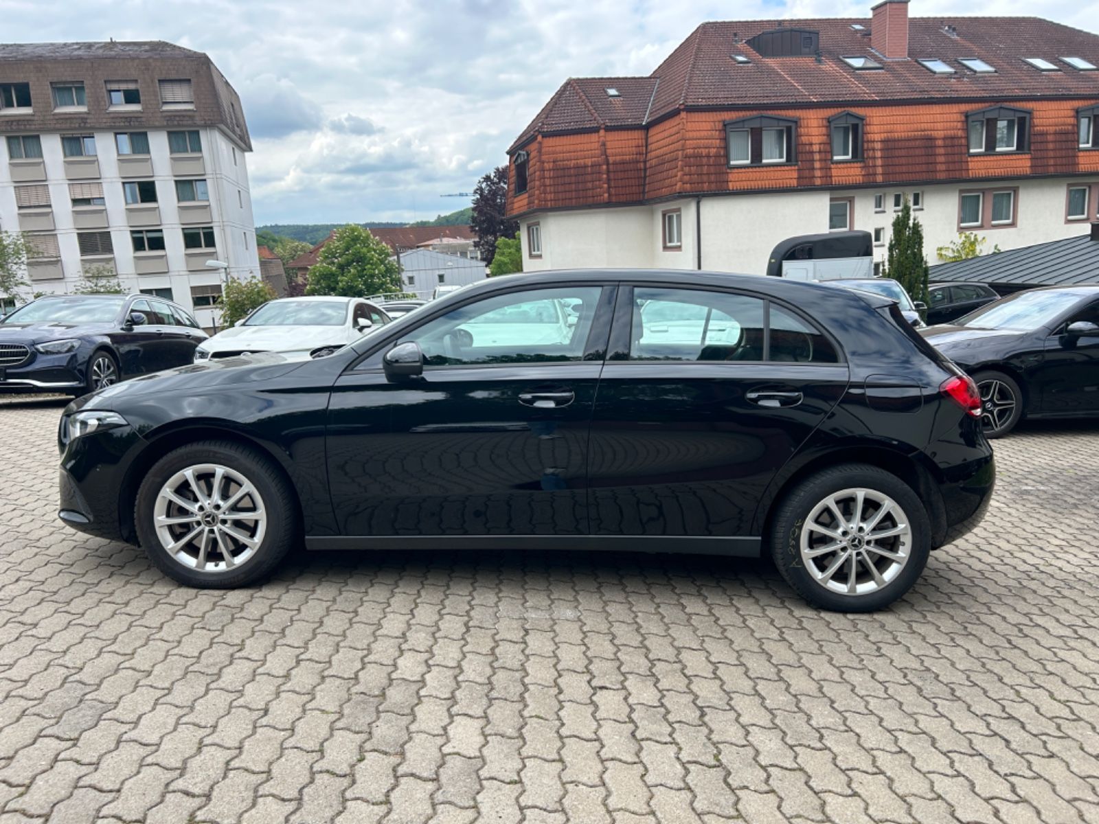 Mercedes-Benz A250e Business - Samsaru's Car Outlet